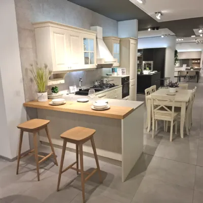 Cucina con penisola in laccata a prezzo ribassato 50%