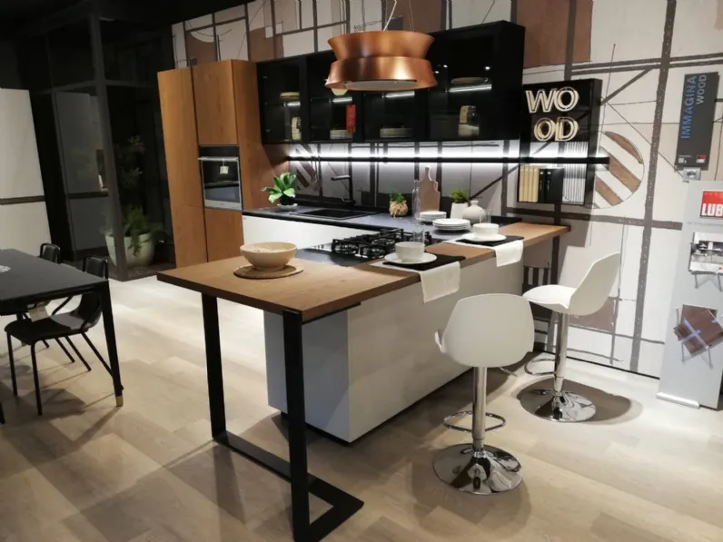 Cucina altri colori moderna con penisola Immagina wood Lube cucine a soli 12950 Euro