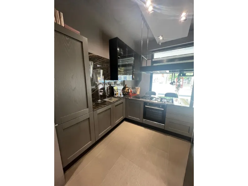 Cucina con penisola in laccata opaco a prezzo ribassato 58%