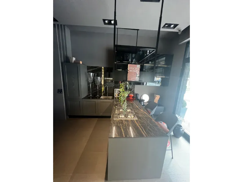 Cucina con penisola in laccata opaco a prezzo ribassato 58%