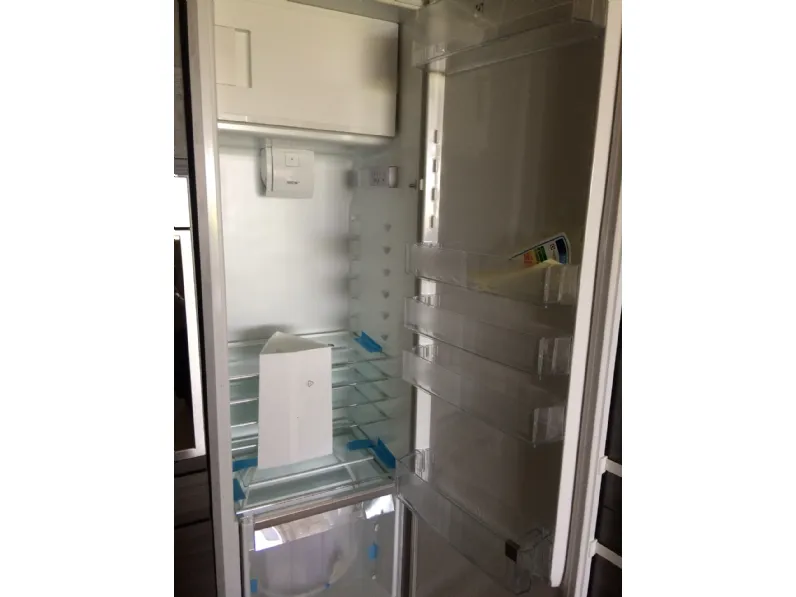 Cucina con penisola in laminato materico a prezzo ribassato 45%