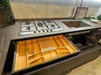Cucina Mobilturi moderna con penisola rovere moro in laminato materico Pop