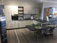 Cucina con penisola in laminato materico a prezzo scontato 40%