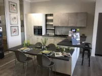 Cucina con penisola in laminato materico a prezzo scontato 40%