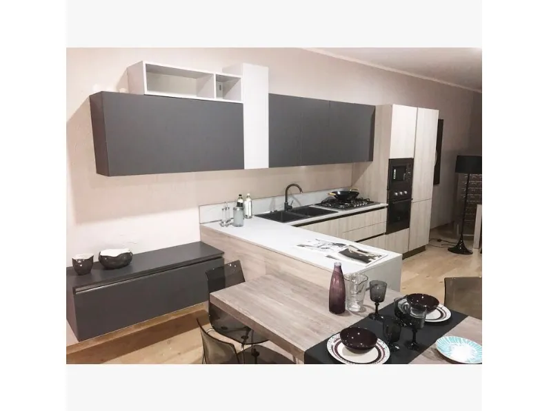 Cucina a prezzo ribassato con penisola moderna Luna Arredo3