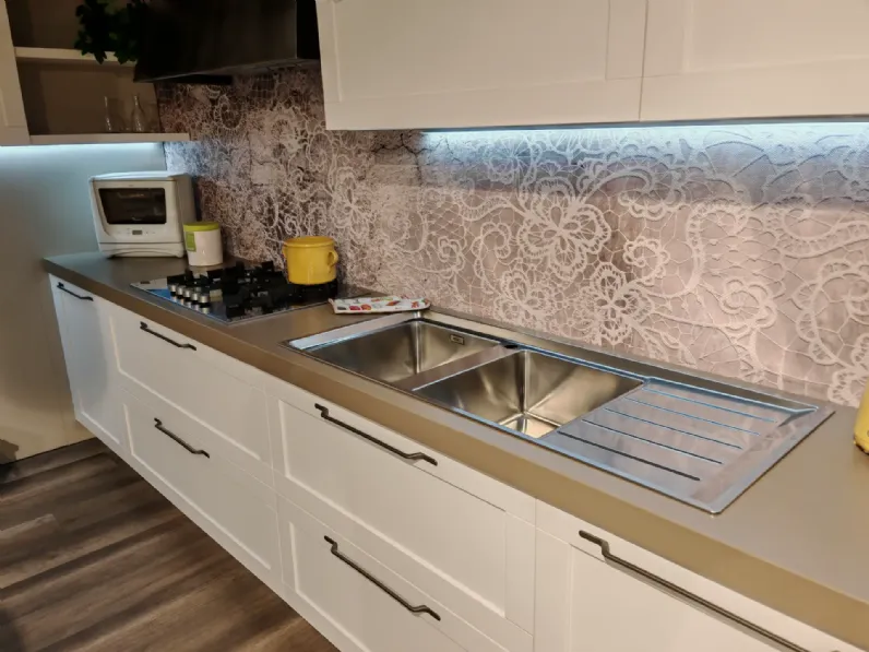 Cucina con penisola moderna bianca Arredo3 Frame a soli 8400 Euro