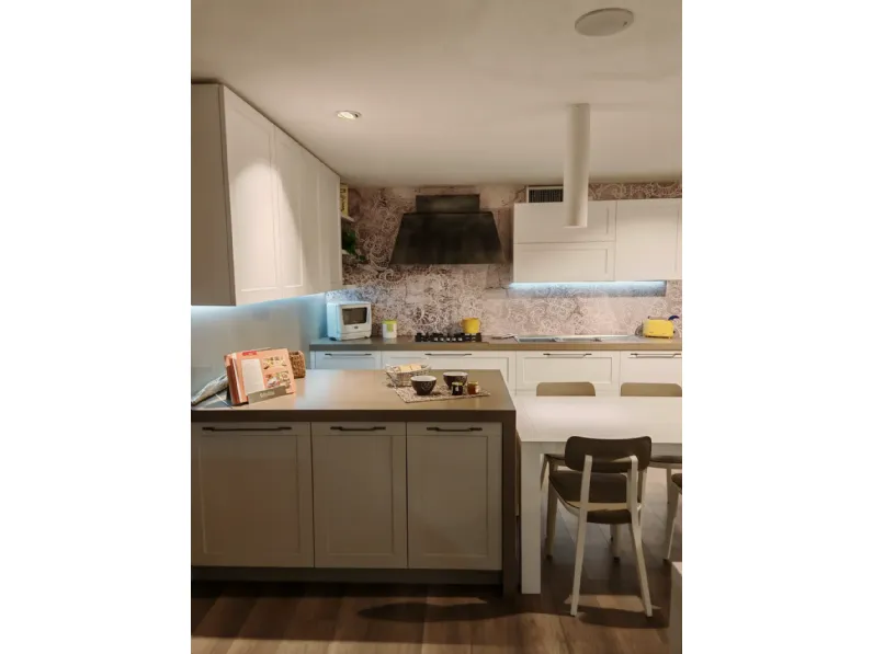 Cucina con penisola moderna bianca Arredo3 Frame a soli 8400 Euro