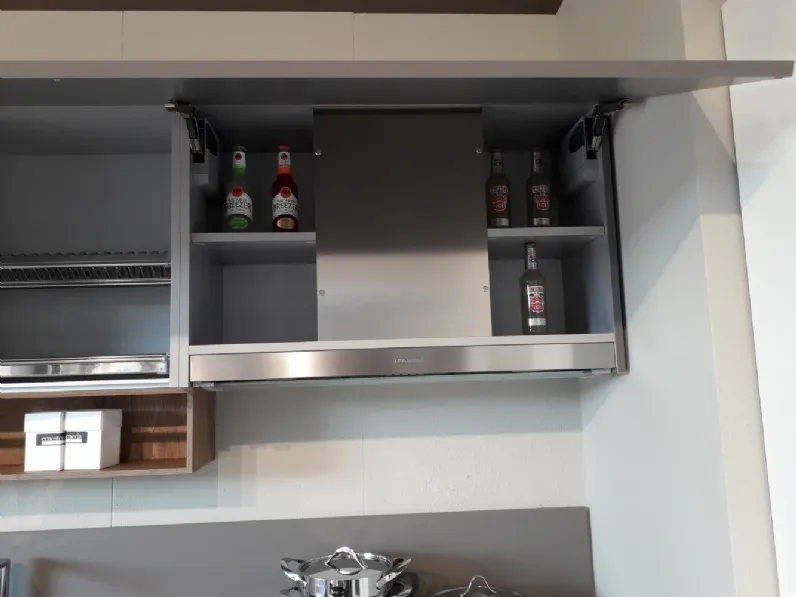 Cucina con penisola in laminato opaco a prezzo ribassato