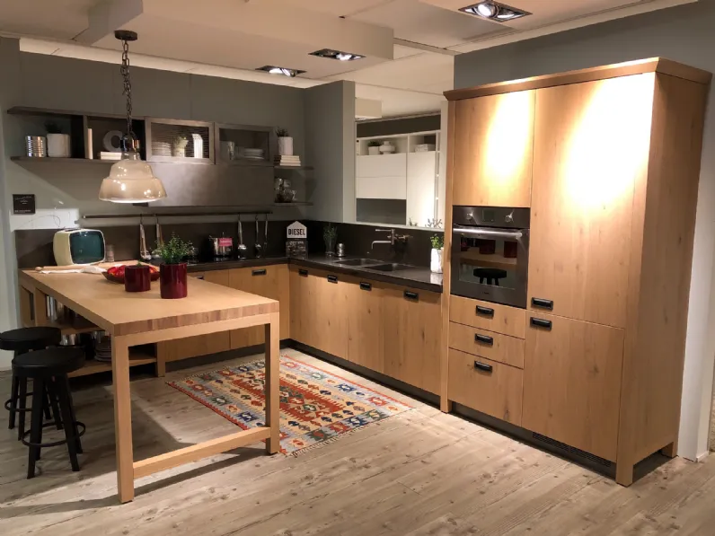 Scopri la cucina Scavolini Diesel Social Kitchen in OFFERTA OUTLET con sconto del 51%.