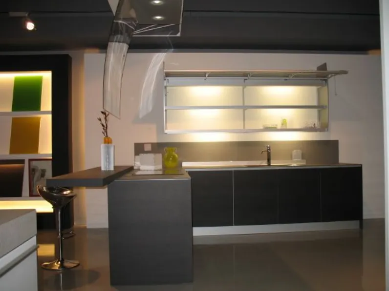 Cucina con penisola design Artematica lati Valcucine a prezzo scontato