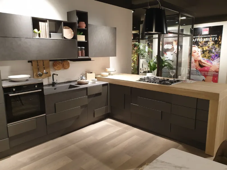 Cucina con penisola in melaminico antracite Creativa a prezzo scontato