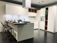 Cucina con penisola in melaminico bianca Ak project profilo 30 a prezzo scontato