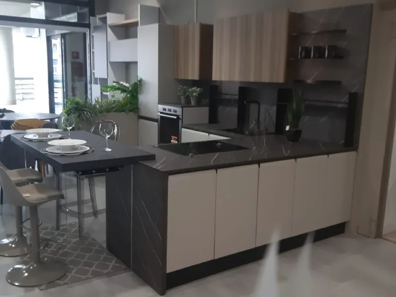 Cucina con penisola in nobilitato altri colori Murano a prezzo ribassato