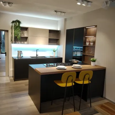 Cucina con penisola in vetro altri colori Riflex a prezzo scontato