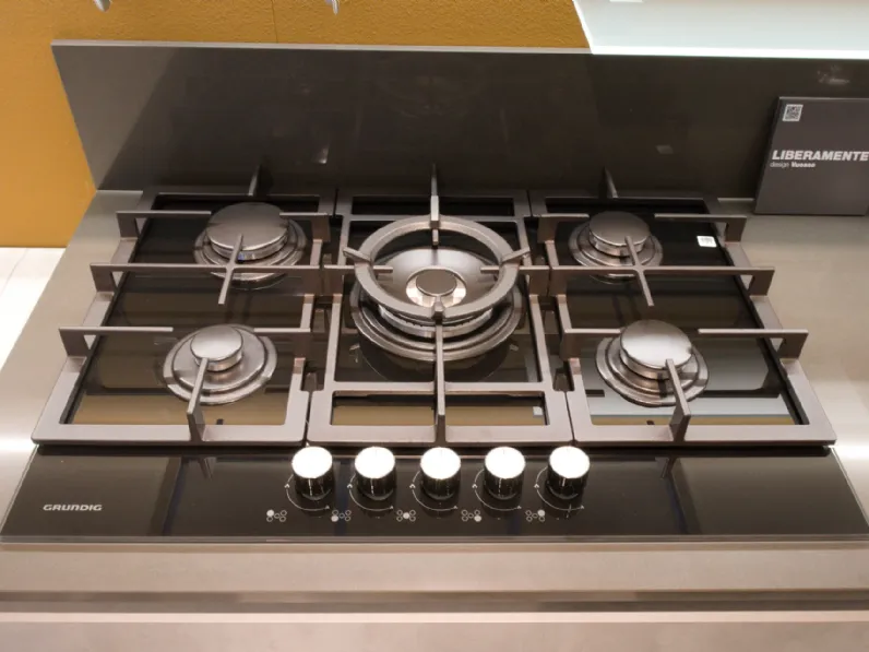 Scopri la cucina moderna Scavolini Liberamente con penisola a prezzo scontato!