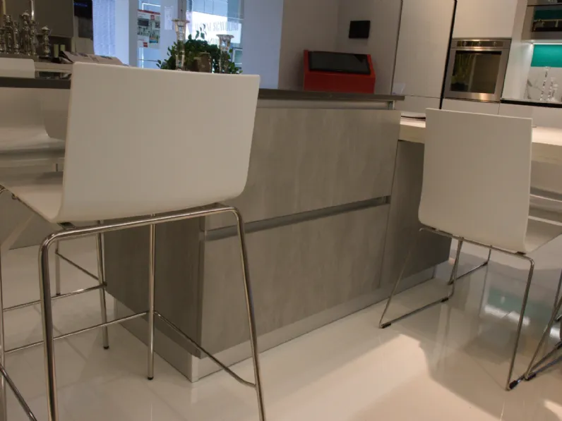 Scopri la cucina moderna Scavolini Liberamente con penisola a prezzo scontato!