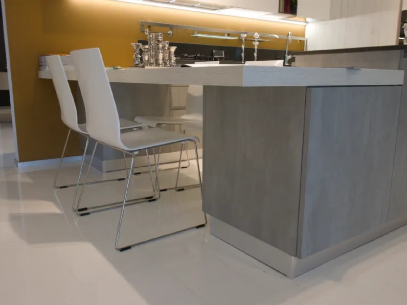 Scopri la cucina moderna Scavolini Liberamente con penisola a prezzo scontato!
