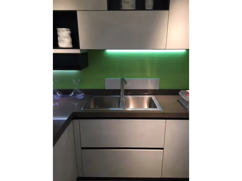 Cucina con penisola Liberamente Scavolini con uno sconto vantaggioso