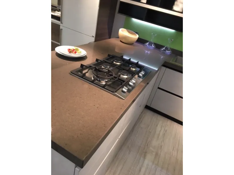 Cucina con penisola Liberamente Scavolini con uno sconto vantaggioso