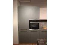 Cucina Febal moderna con penisola grigia in laminato opaco Modula