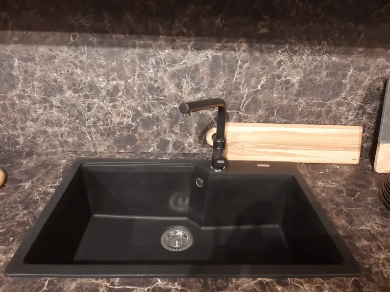 Cucina Febal moderna con penisola grigia in laminato opaco Modula