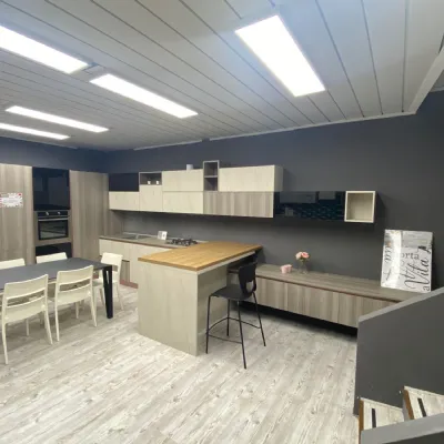 Cucina con penisola moderna Modula Febal a prezzo scontato