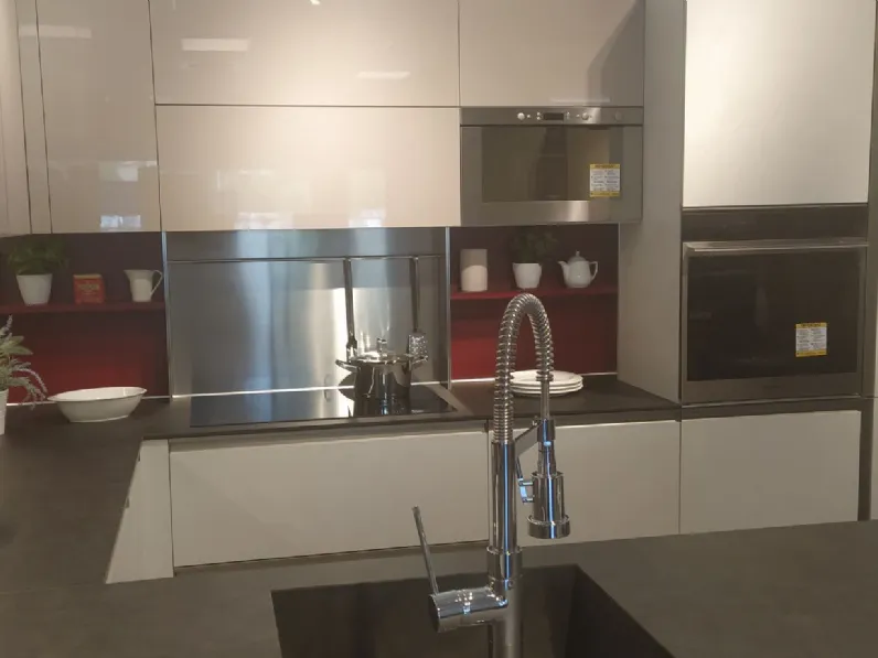 Cucina con penisola moderna Start presa Veneta cucine a prezzo scontato