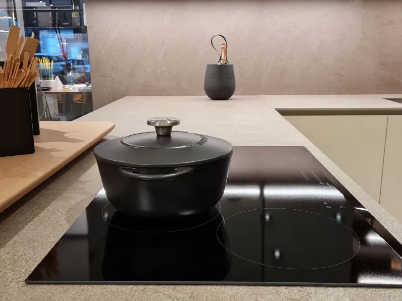 Cucina con penisola in laminato opaco a prezzo scontato 59%