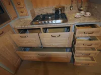 Scopri la cucina ad angolo in legno con sconto del 35%!