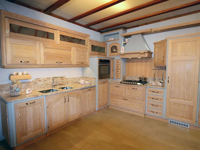 Scopri la cucina ad angolo in legno con sconto del 35%!