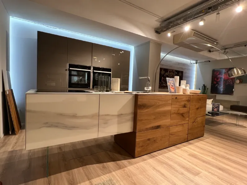 Cucina altri colori design con isola Lago Cucina 36e8 a soli 22500