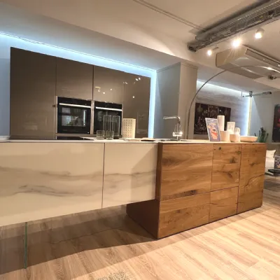 Cucina altri colori design con isola Lago Cucina 36e8 a soli 22500