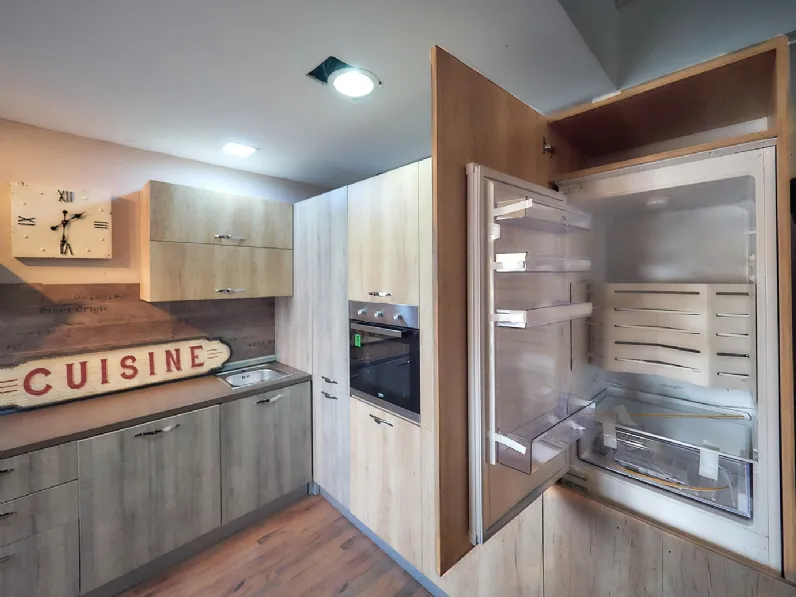 Cucina Cucina angolare  con 4 colonne effetto legno moderna rovere chiaro ad angolo Nuovi mondi cucine scontata 44%