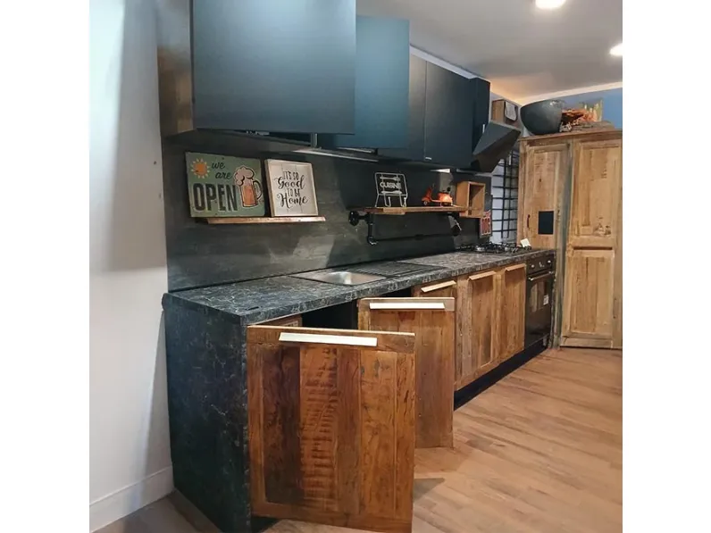 Cucina lineare in legno a prezzo ribassato 52%