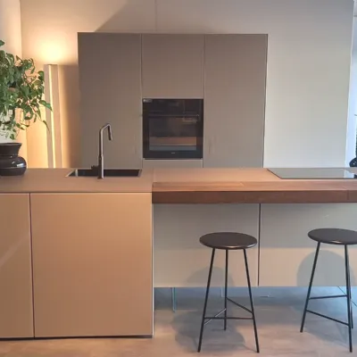 Cucina tortora design con isola Lago Cucina lago 368 a soli 12090 Euro