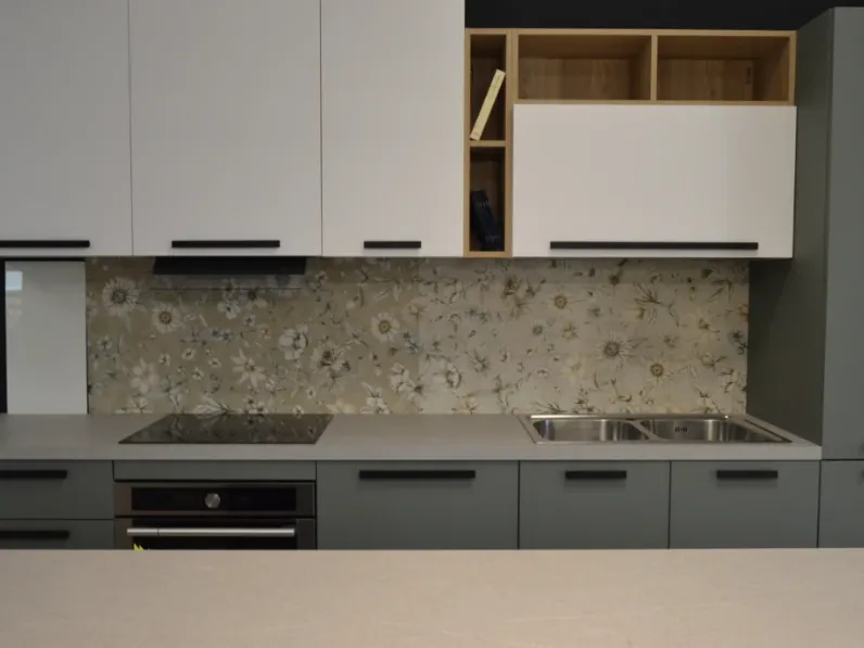 Cucina con isola in laminato opaco a prezzo ribassato 35%
