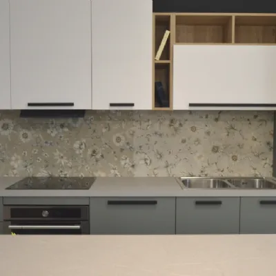 Cucina con isola in laminato opaco a prezzo ribassato 35%
