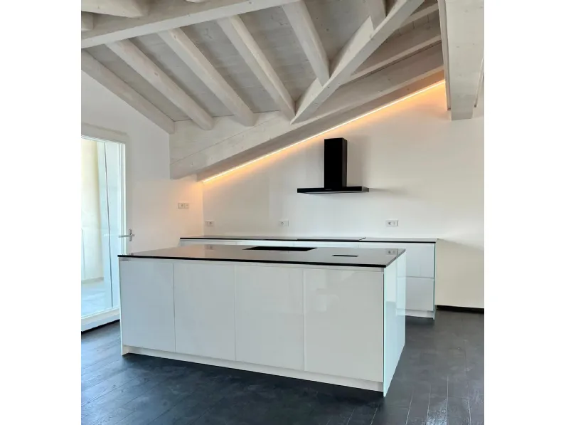 Cucina design ad isola Primopiano cucine Ingrosso cucine moderne icm53 a prezzo ribassato
