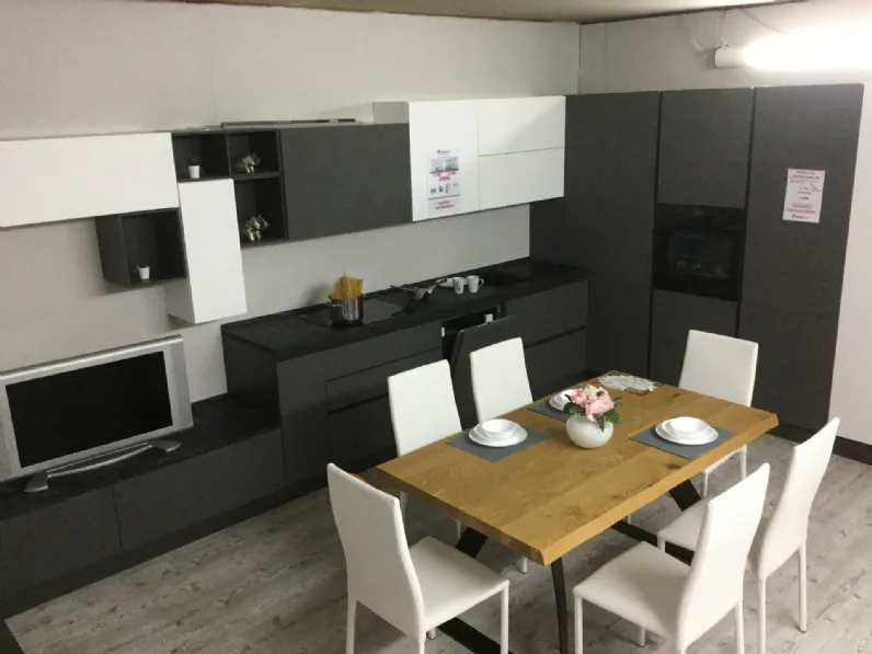 Cucina design altri colori Mobilturi cucine ad angolo Cielo nevada in Offerta Outlet