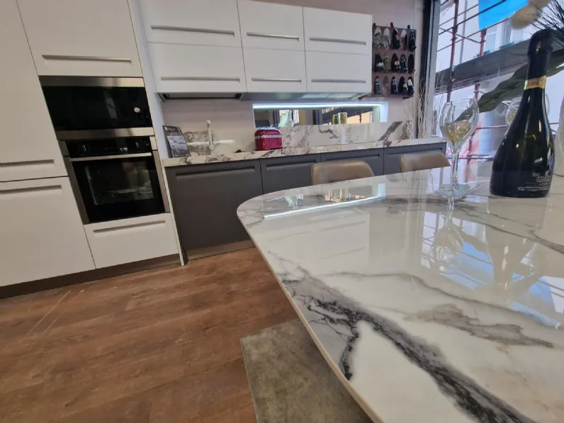 Cucina lineare in polimerico opaco a prezzo ribassato 38%