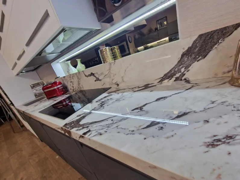 Cucina lineare in polimerico opaco a prezzo ribassato 38%