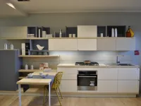 Cucina design bianca Scavolini con penisola Foodshelf inside scontata