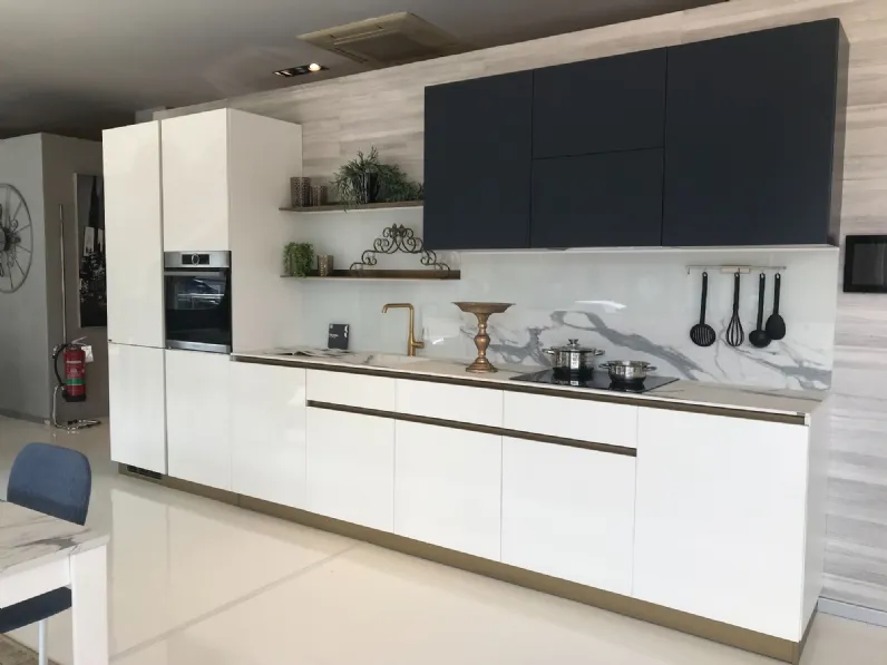 Cucina design bianca Scavolini lineare Delinea in Offerta Outlet