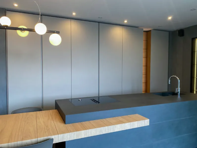 Cucina altri colori design con isola Modulnova Skill gres a soli 15350 Euro