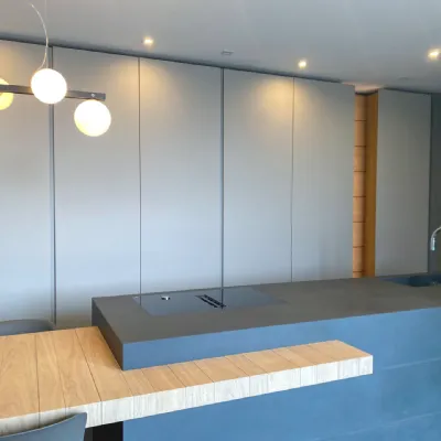 Cucina design con isola Skill gres Modulnova a prezzo scontato