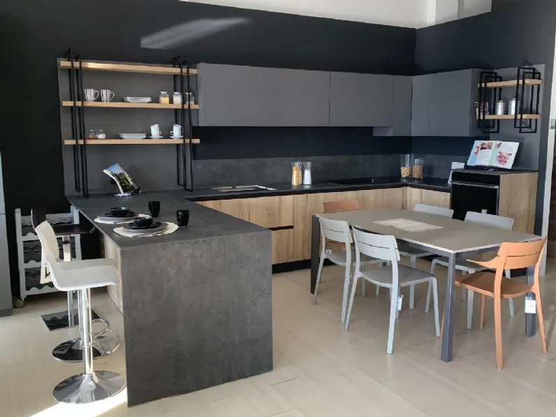 Cucina design con penisola Domino Prima cucine a prezzo ribassato