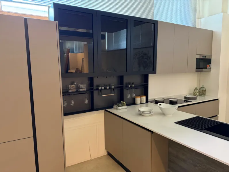 Cucina Futura con penisola Evo cucine con un ribasso imperdibile