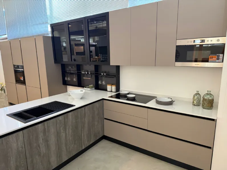 Cucina Futura con penisola Evo cucine con un ribasso imperdibile
