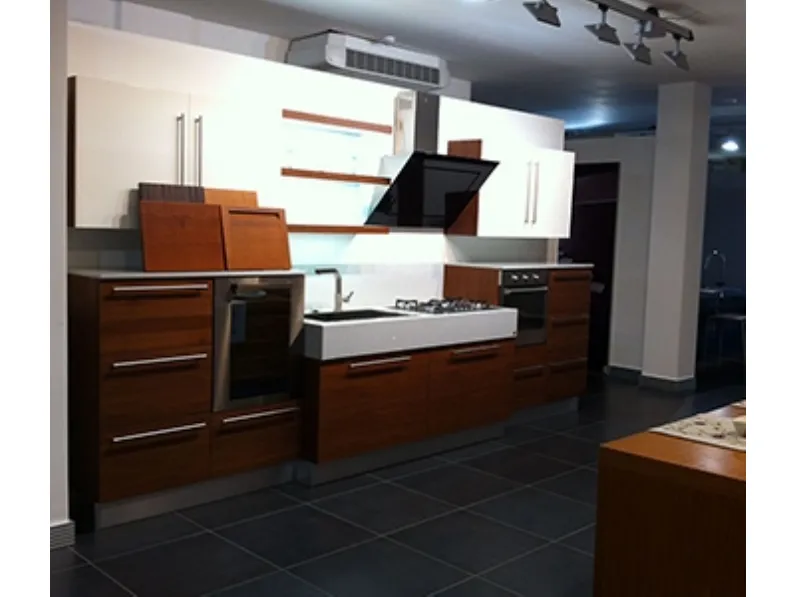 Cucina design lineare Artigianale Atene noce canaletto a prezzo ribassato