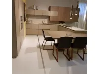 Cucina di design Logica laccato goffrato sabbia e rovere biscotto, penisola legno scontata 50%